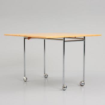 Bruno Mathsson, a drop leaf table 'Berit' in burled birch, Bruno Mathsson International, Sweden.