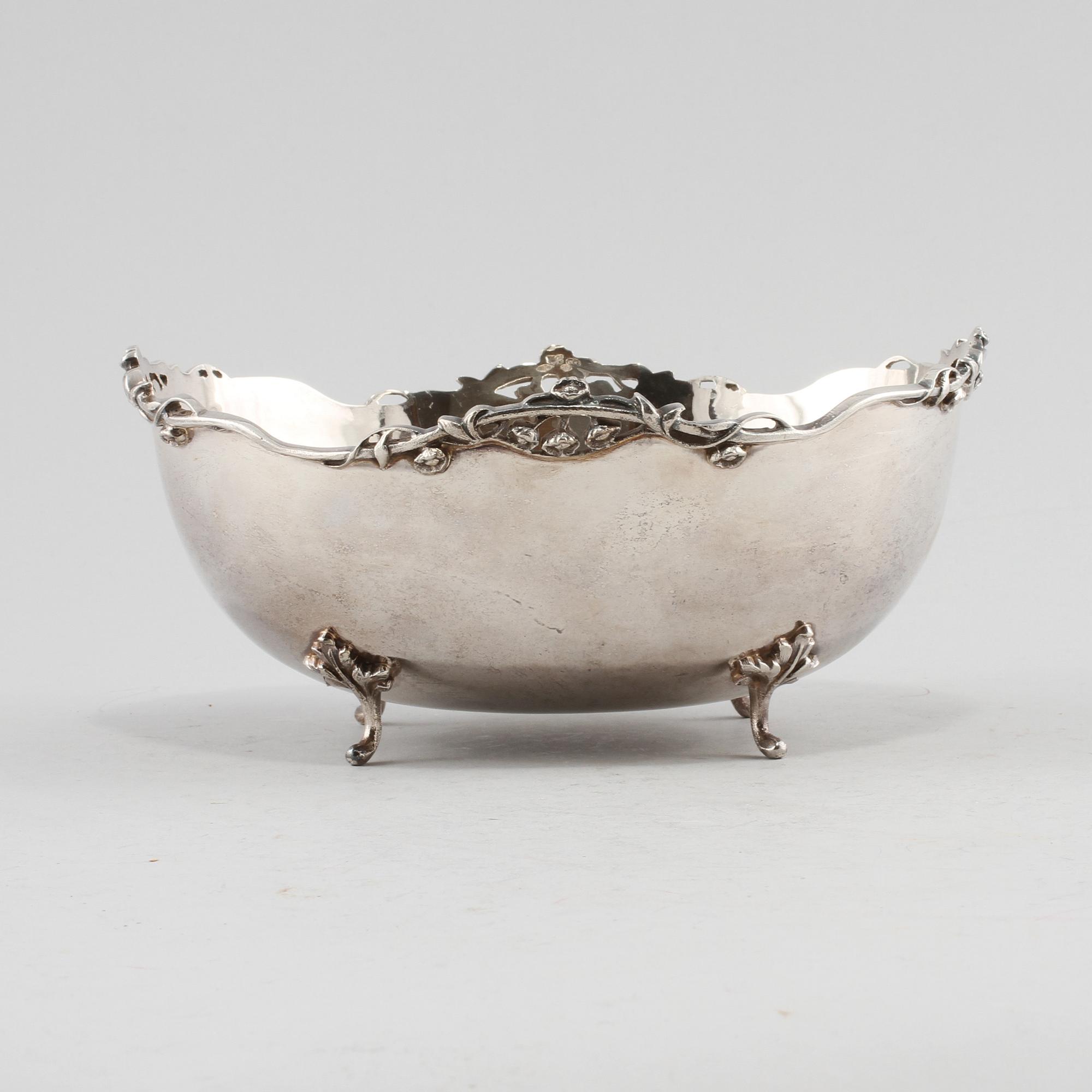 SKÅL, låghaltigt silver, utländska stämplar,omkring 1900-talets mitt. Vikt 315 g.