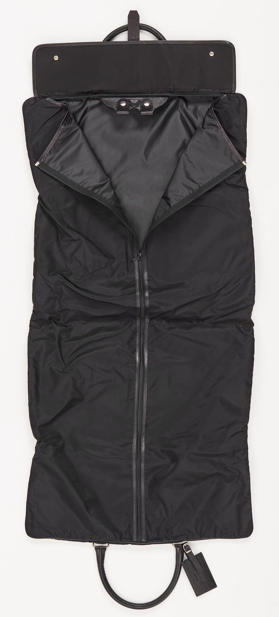 Céline, Travel wardrobe.