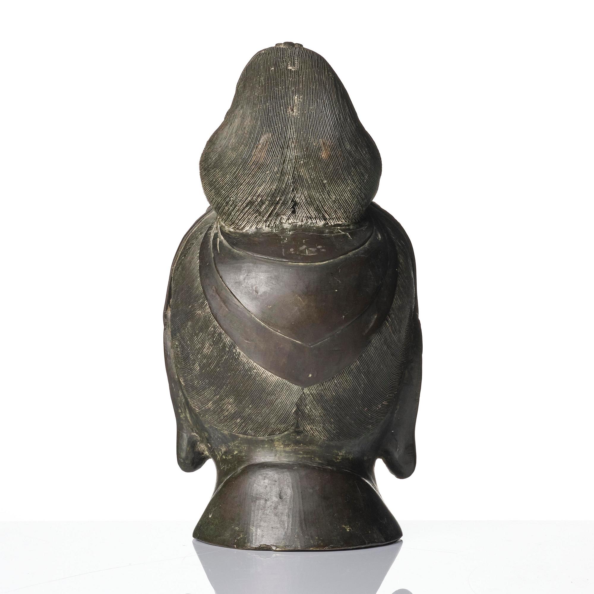 A large Chinese bronze head of Guanyin, late Qing dynasty, 19th century/around 1900.