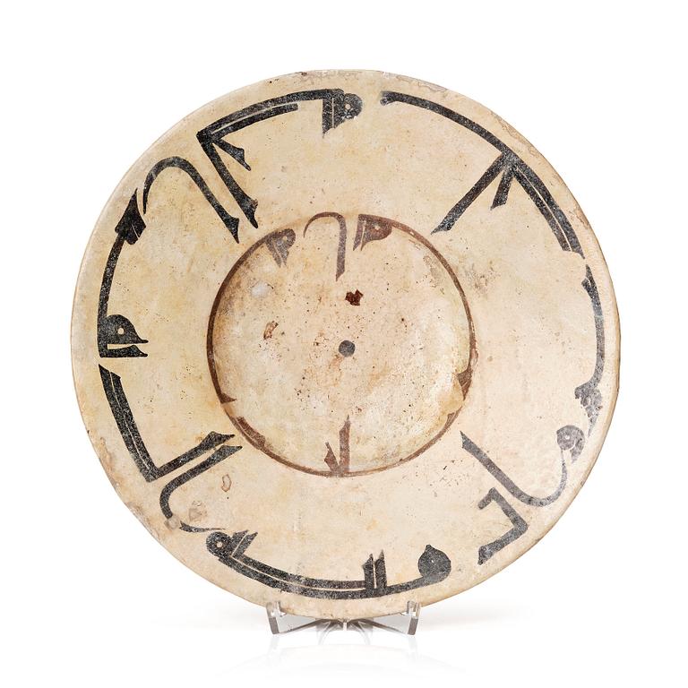 A Nishapur calligraphy dish, eastern Iran, 10th century.
