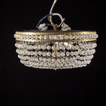 KRISTALLPLAFONDER, 2 st, 1900-talets mitt. Höjd 13-15 cm.