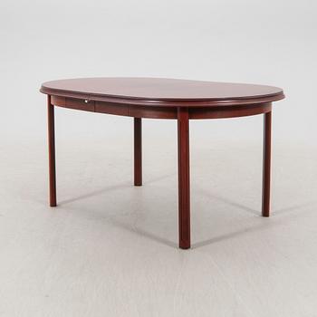 A 1970/80s mahogany dining table.