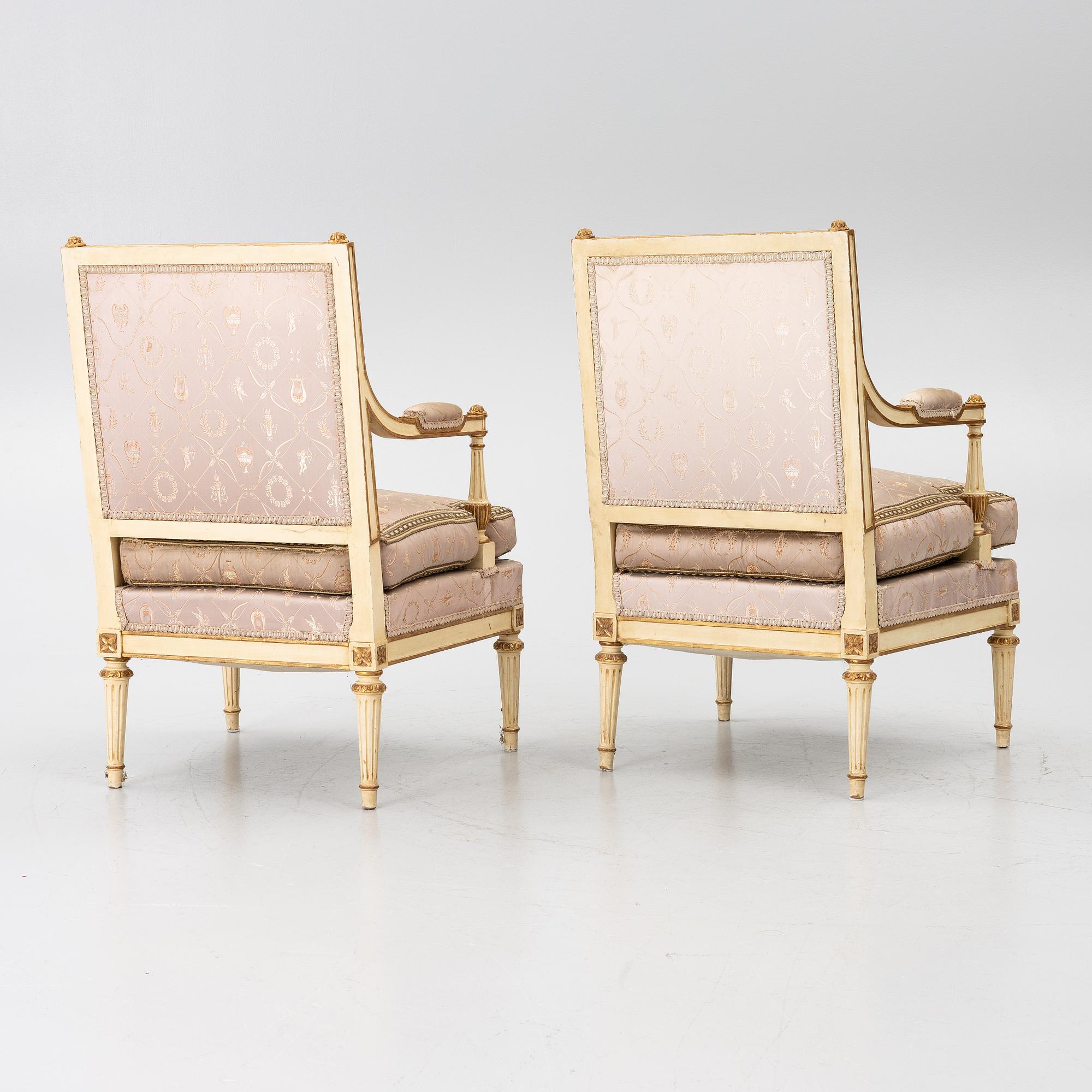 Karmstolar, ett par, Directoire-stil, omkring år 1900.