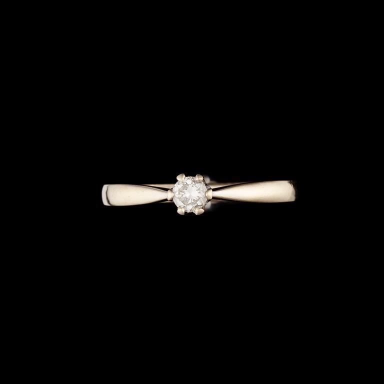 RING, 18K guld, diamant 0,15 ct. Vikt ca 1,9 g.