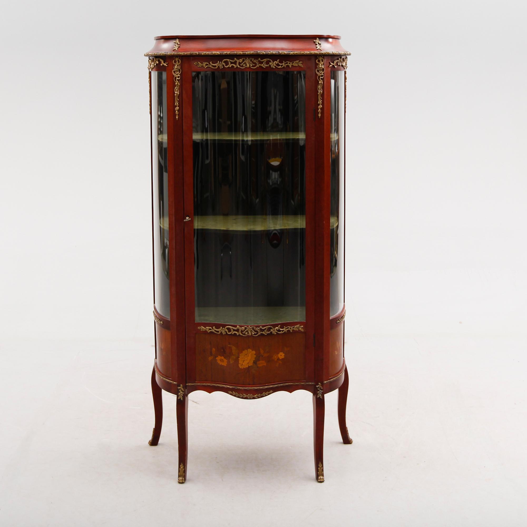 VITRINSKÅP, 1900-talets andra hälft.