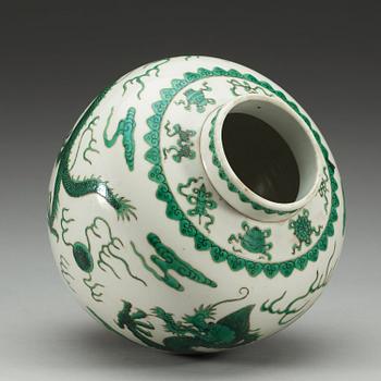 A green glazed jar, late Qing dynasty with Daoguangs seal mark.
