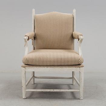 A painted armchair from around year 1800.