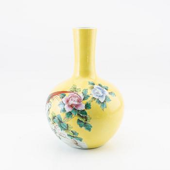 Vase, China 20th century porcelain.