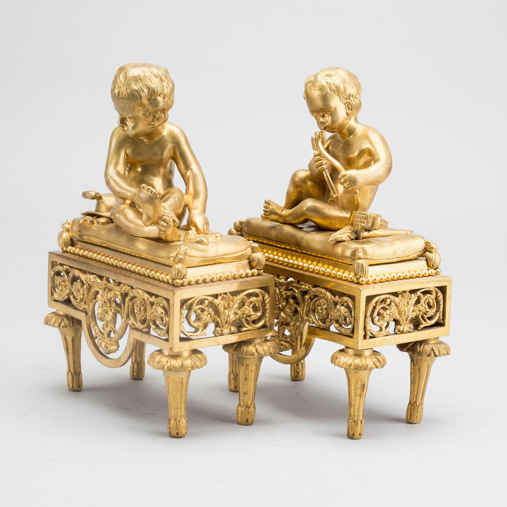A pair of decorative sculptures around 1900.