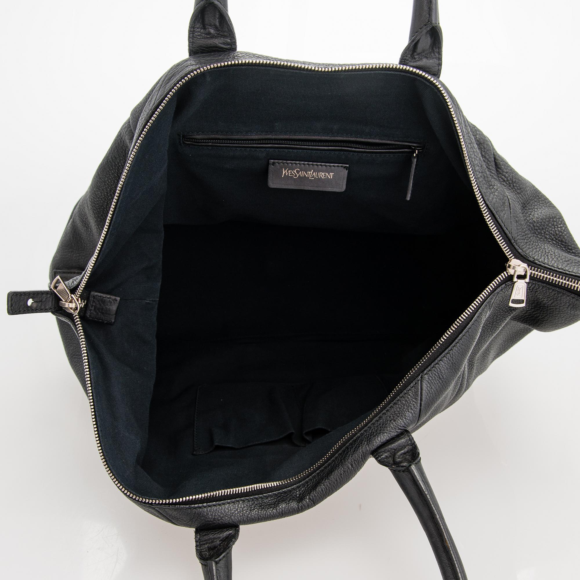 Yves Saint Laurent, a 'Easy Y Tote' bag.