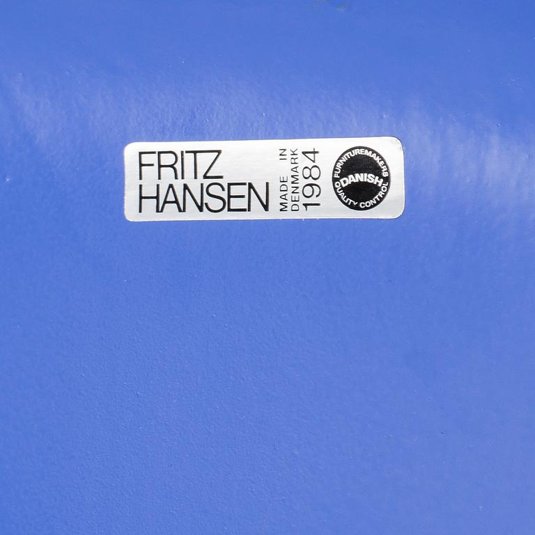 ARNE JACOBSEN, STOLAR, 4 st, "Sjuan", märkta, Fritz Hansen, Danmark, 1980-tal.