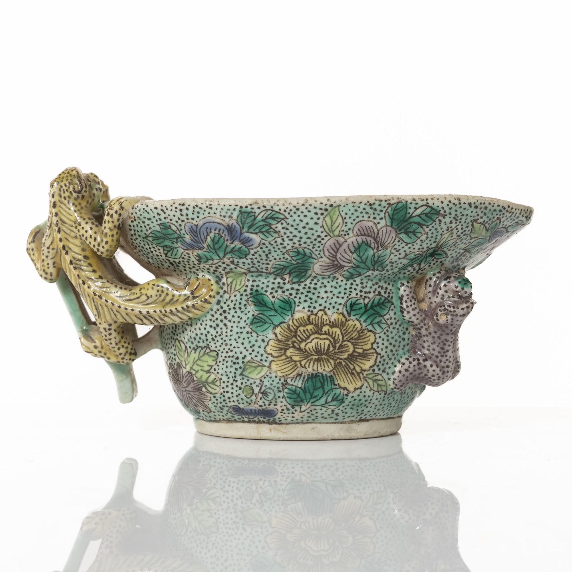 A famille verte bisquit wine cup, Qing dynasty, Kangxi (1662-1722).