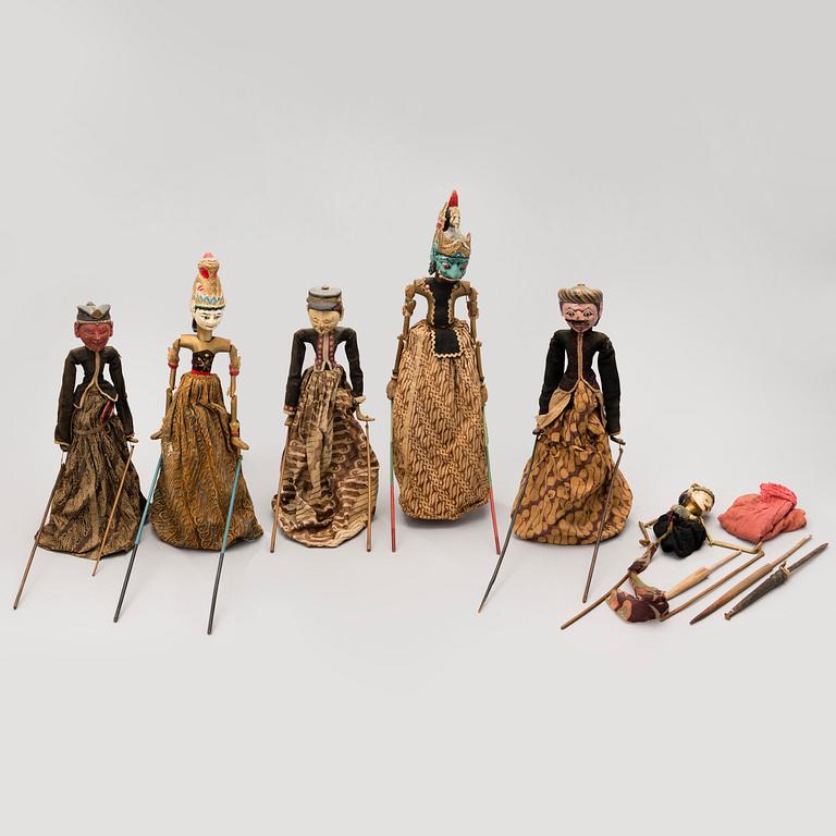 Six theatre dolls from Bali, presumably from the first half of the 20th Century.