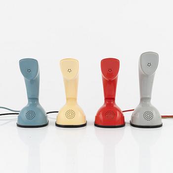 Hugo Blomberg, Ralph Lysell & Gösta Thames, telefoner, 4 st, "Ericofon"/"Kobratelefonen", LM Ericsson, 1950-tal.