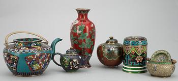 PARTI CLOISONNÉ FÖREMÅL, 6 delar. Kina, 1900-tal.