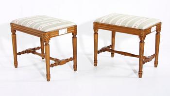 TABURETTER, ett par, gustaviansk stil, 1900-tal.