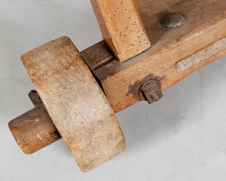 ALLMOGEFÖREMÅL, 2 delar, 1800-tal.