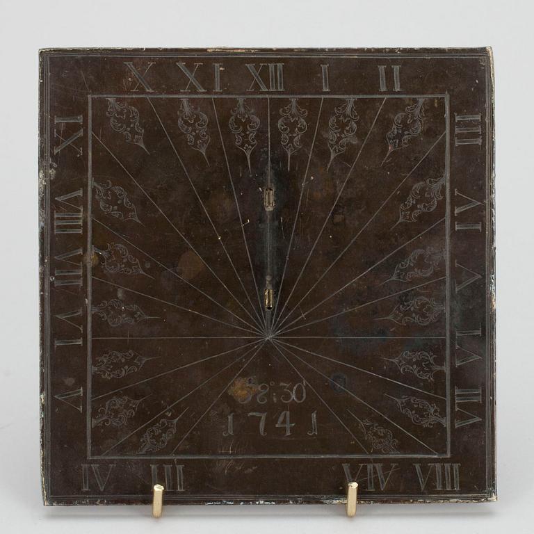 SOLUR, brons, daterad 1741.