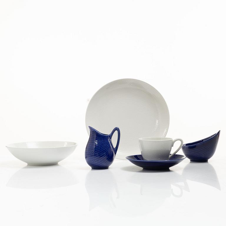 A 37 piece dinner service, "Blå eld", Rörstrand.