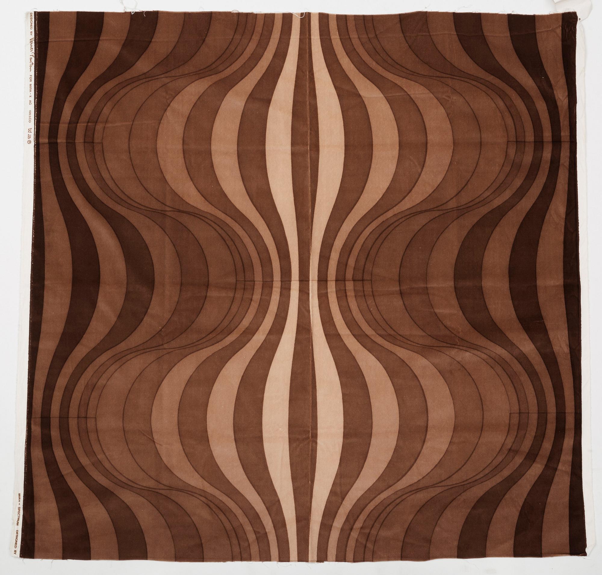 Verner Panton, GARDINLÄNGDER, 3 ST., OCH PROVBITAR, 5 ST. Bomullsvelour. Olika beige nyanser och mönster. Verner Panton.