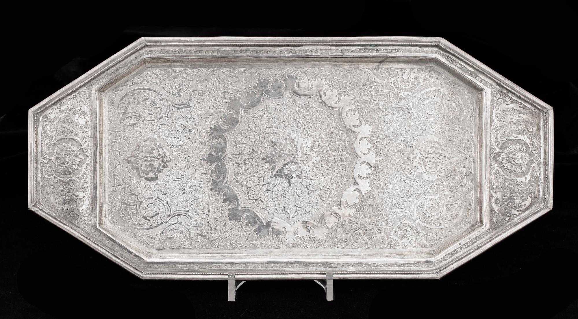 BRICKA, silver, trol Egypten, 1900-tal. Vikt ca 420 gram.
