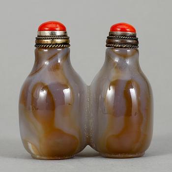 SNUSFLASKOR, ett par (sammanfogade), agat. Kina, 1900-tal.