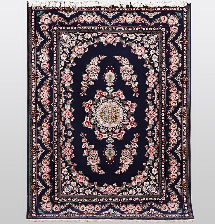 Matta, Isfahan, part silk, signerad Davari, ca 197 x 128 cm.