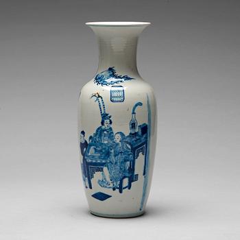 A blue and white vase, Qing dynasty, Guangxu (1875-1908).