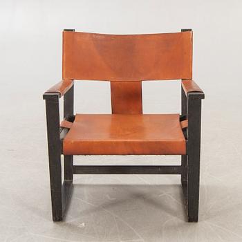 A 1960s leather easy chair.