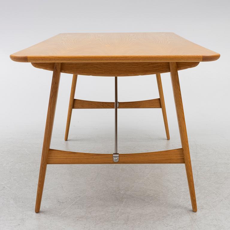 Børge Mogensen, Dining table, "BM1160 Hunting Table" Carl Hansen & Son, Denmark.