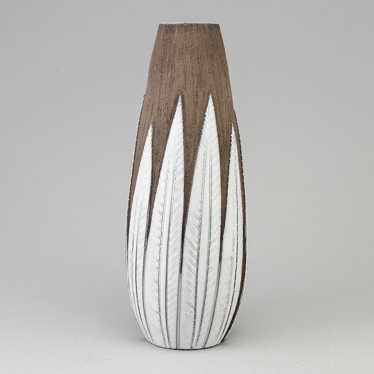 A stoneware vase "Paprika" by Anna-Lisa Thomson, Upsala Ekeby.