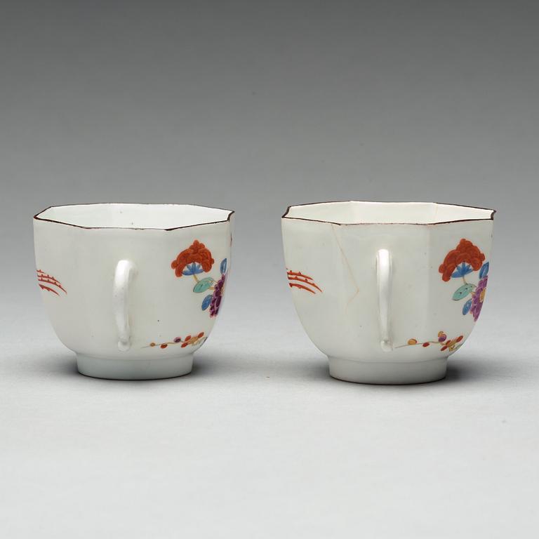 A pair of Meissen 'Kakiemon' cups, 18th Century.