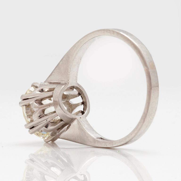 A 3.16 ct old cut diamond ring. Quality approximately L-M/VS.