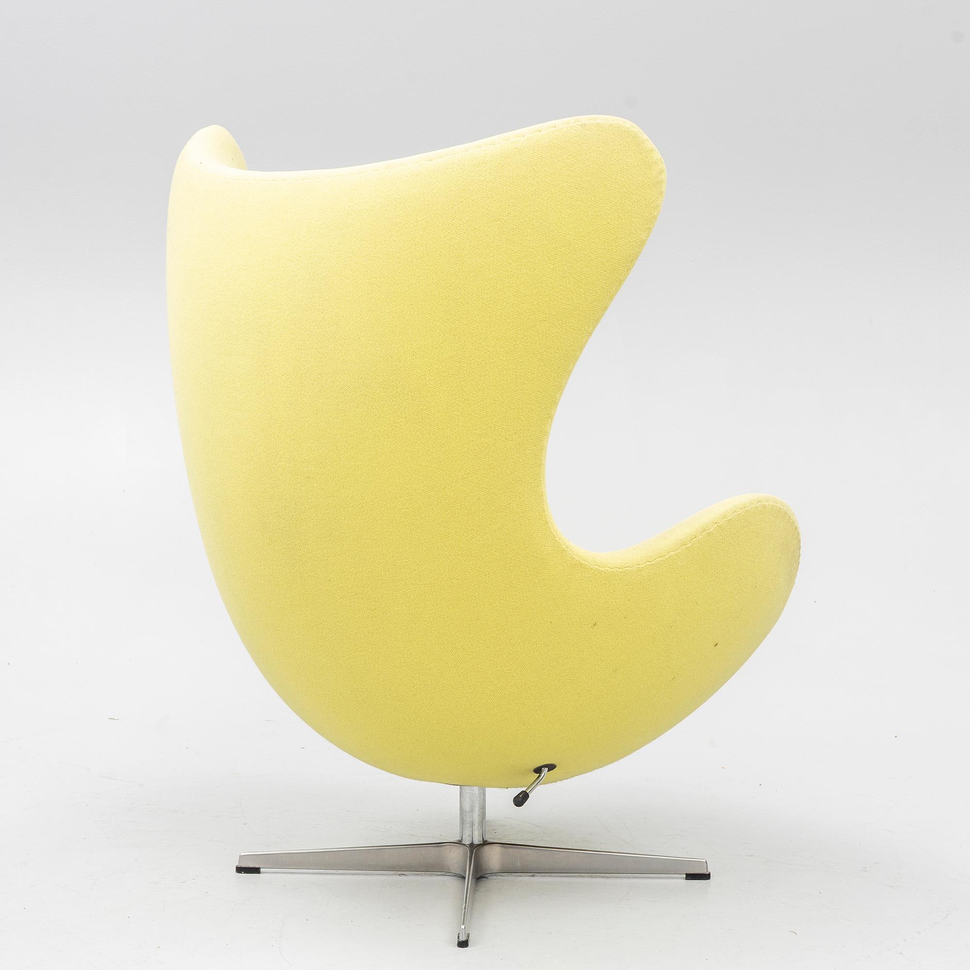 Arne Jacobsen, a swivel easy chair, 'The Egg', Fritz Hansen 1992.