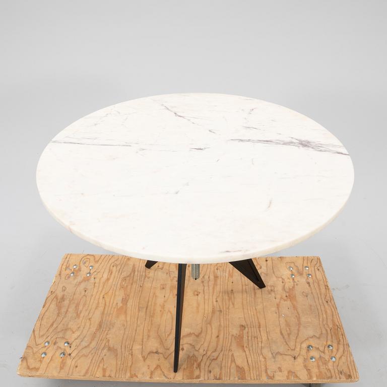 Tom Dixon,  bord "Screw table" designat 2007.