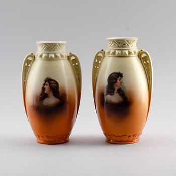VASER, 1 par, porslin, Österrike, omkring år 1900.