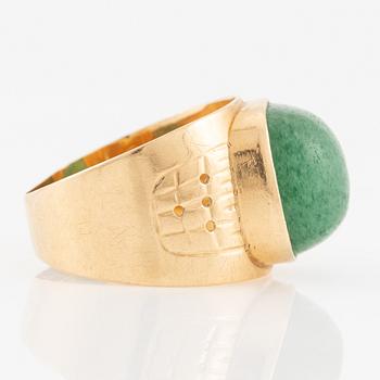 Ring, 18K gold with aventurine quartz.
