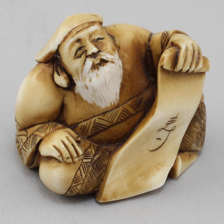 NETSUKE, ben, Japan, signerad, 1900-talets första hälft.