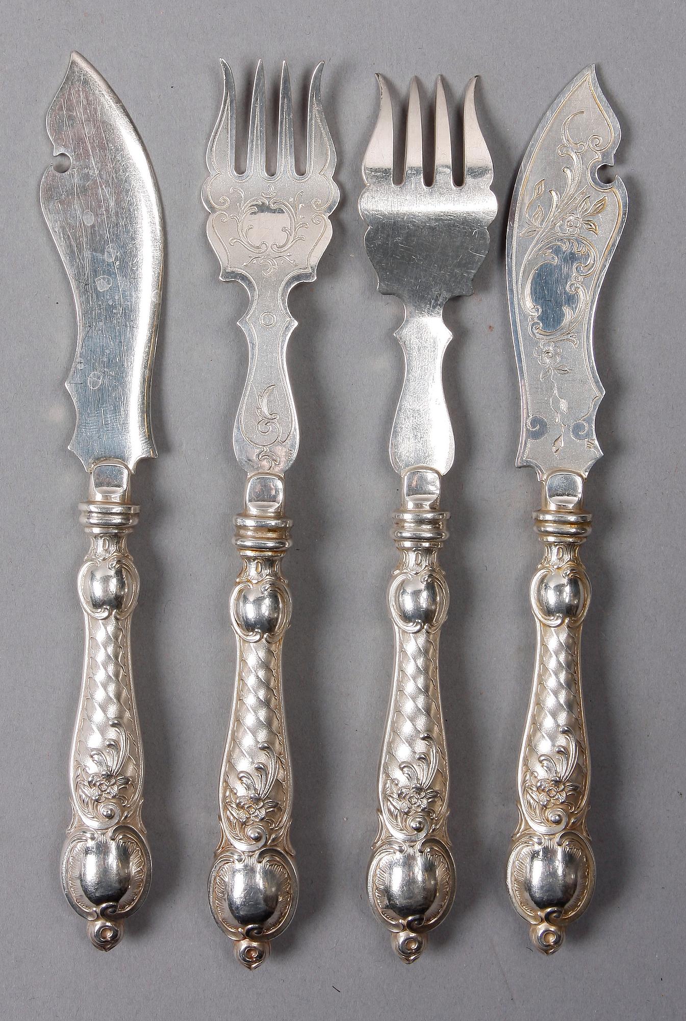 FISKBESTICK, 24 delar, nysilver, tidigt 1900-tal.