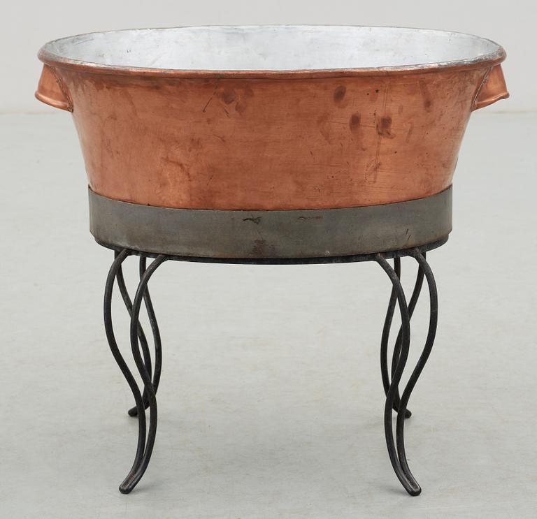 BALJA, på benställning, koppar, 1800-tal.