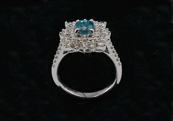 RING, briljantslipade diamanter ca 1.00 ct. zirkon ca 1.2 ct. Vikt 6,3 g.