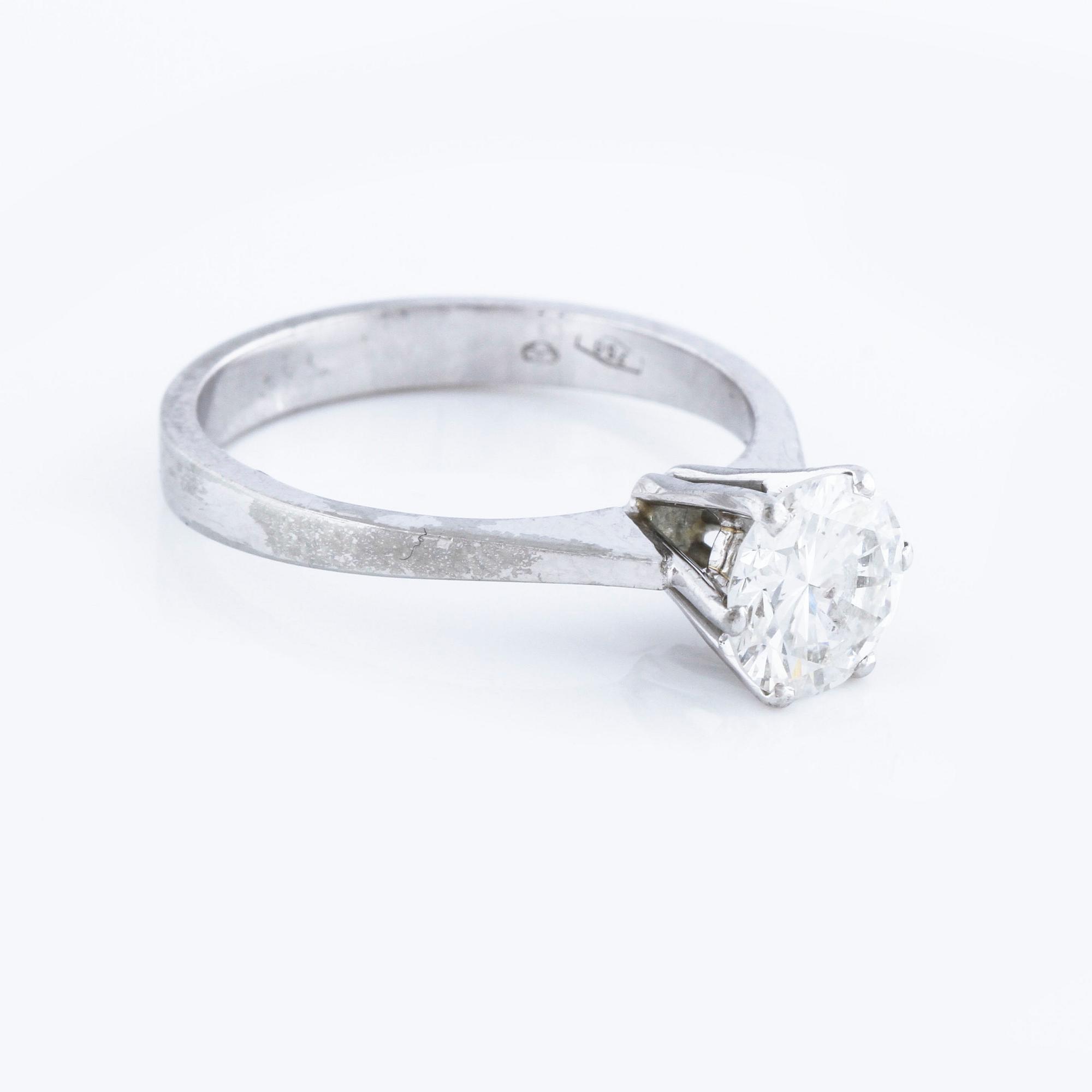 A ca 1.34 cts brilliant cut diamond ring.