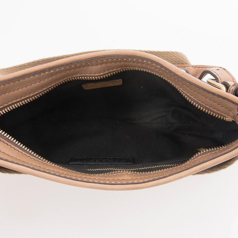 BURBERRY, AXELVÄSKA.