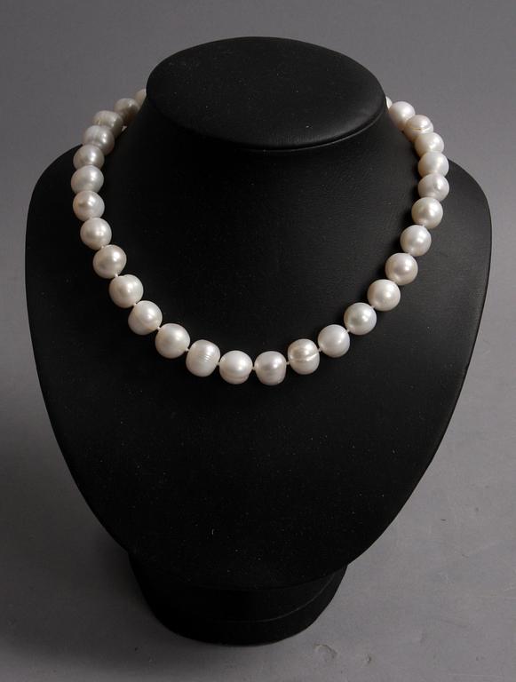 COLLIER, kinesiska sötvattenspärlor.