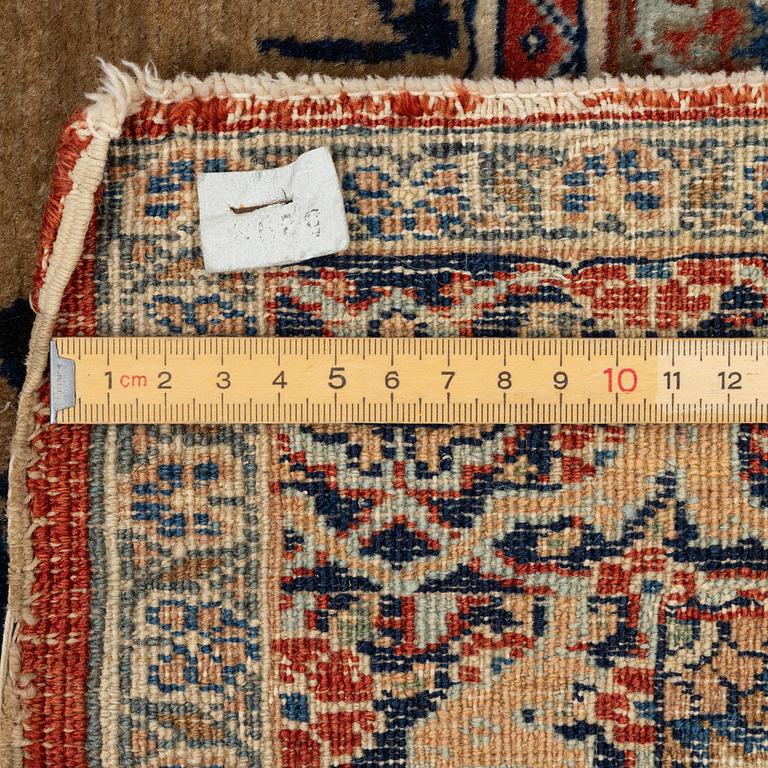 An antique pictorial Tabriz, Northwest Persia, c. 125 x 85 cm.