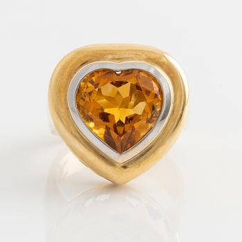 Ring, gold with heart-shaped citrine.