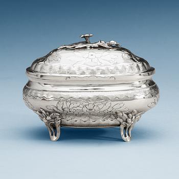 900. A Swedish 18th century silver sugar-box, makers mark of  Lorenz Vick, Ulricehamn 1777.