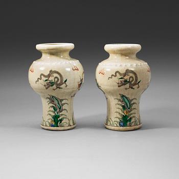 281. A pair of ge glazed vases, Qing dynasty, 19th Century.