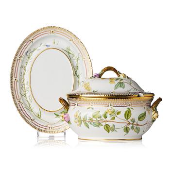 463. A Royal Copenhagen 'Flora Danica' tureen with cover and stand, Denmark, 20th century.